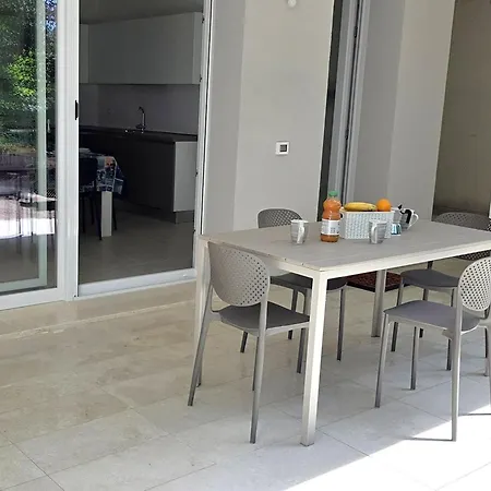 Modern Coastal For 6 Rosolina Mare